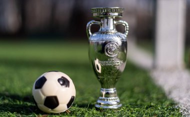 13 Nisan 2021 Moskova, Rusya. Futbol stadyumunun yeşil çimlerinde oynanan UEFA Avrupa Futbol Şampiyonası Kupası.