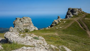 Kırım 'daki Demerdzhi dağlarının kayalıkları.