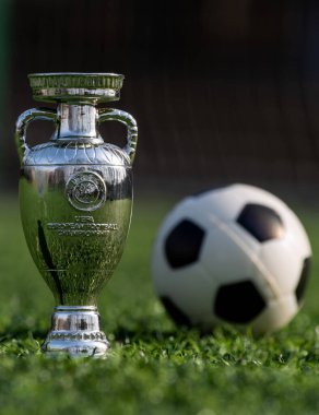 13 Nisan 2021 Moskova, Rusya. Futbol stadyumunun yeşil çimlerinde oynanan UEFA Avrupa Futbol Şampiyonası Kupası.