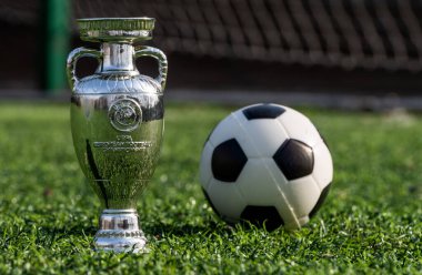 13 Nisan 2021 Moskova, Rusya. Futbol stadyumunun yeşil çimlerinde oynanan UEFA Avrupa Futbol Şampiyonası Kupası.