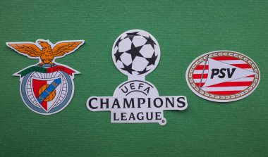 8 Ağustos 2021 Lizbon, Portekiz. PSV Eindhoven ve S.L. amblemleri. Benfica Lisbon ve UEFA Şampiyonlar Ligi amblemi.