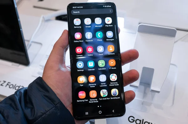 September 2021 Moskau Russland Neues Biegsames Smartphone Von Samsung Galaxy — Stockfoto