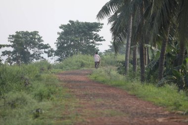 Hyderabad Hindistan kırsalındaki fakir adam 25 Mart 2021