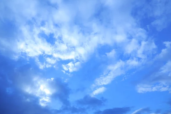 Blå Himmel Och Moln — Stockfoto