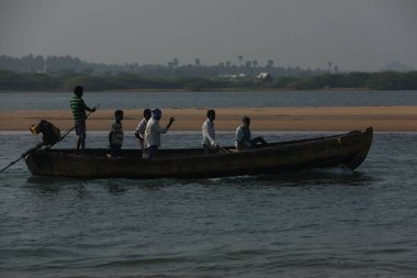 Sahildeki balıkçılar