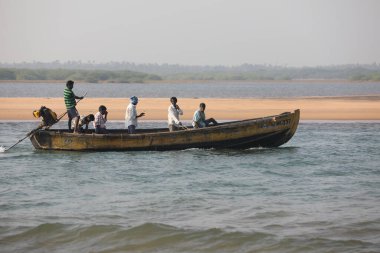 Sahildeki balıkçılar