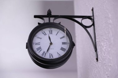 Kaledeki Vintage Saat