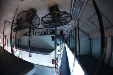 İstasyondaki tren kompartımanı