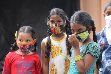 Maskeli Hintli İnsanlar