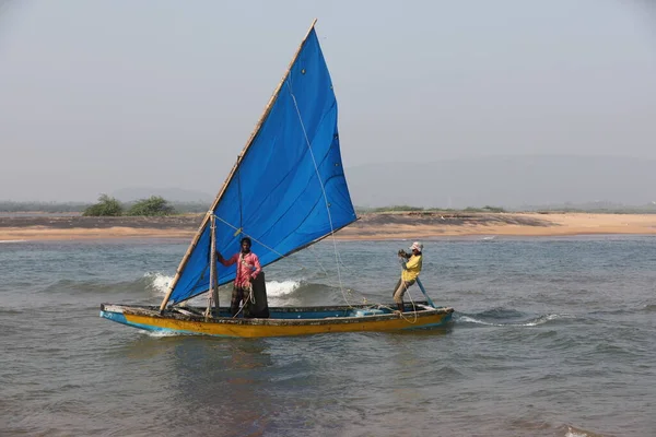Sahildeki balıkçılar