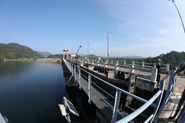 Su rezervi barajı akıyor.