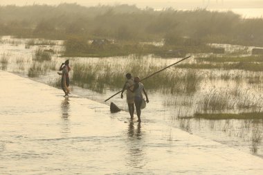 Sudaki Balıkçıların Silueti