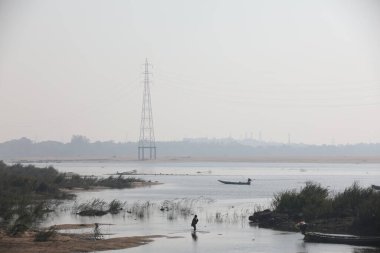 Sudaki Balıkçıların Silueti