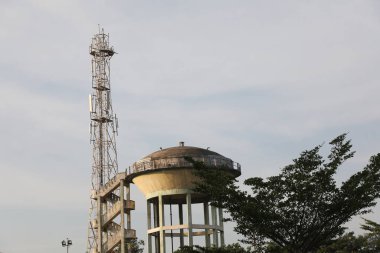 Elektrik Kablosu Anket Kuleleri