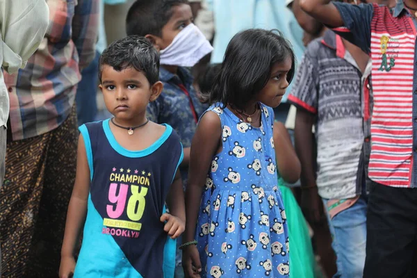 Menino Menina Assistindo Dezembro 2020 Hyderabad Índia — Fotografia de Stock