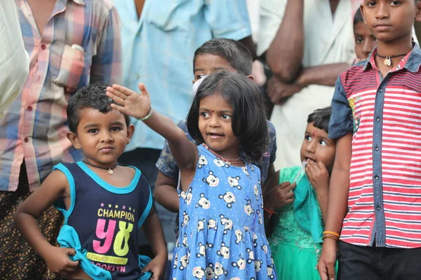 Chłopiec Dziewczyna Oglądający Hyderabad Indie Grudnia 2020 — Zdjęcie stockowe
