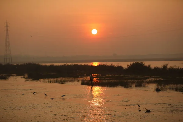 Silhueta Pescadores Uma Água — Fotografia de Stock