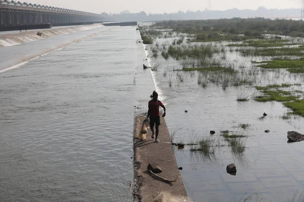 Silhueta Pescadores Uma Água — Fotografia de Stock