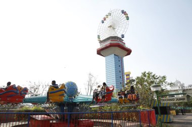 Hint lunaparkında dönme dolap