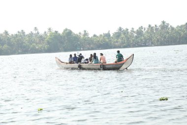 Teknedeki balıkçılar
