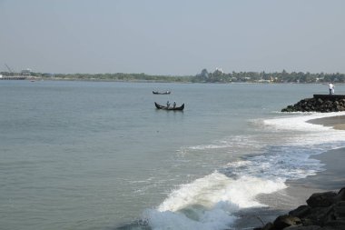 Harbor 'da bir gemi.