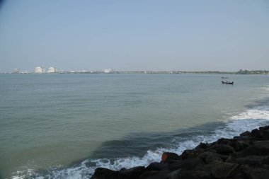 Harbor 'da bir gemi.