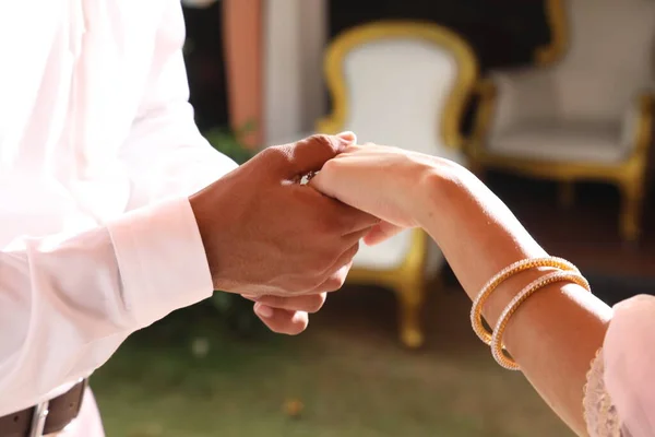 Closeup Lovers Hands — Stock Photo, Image