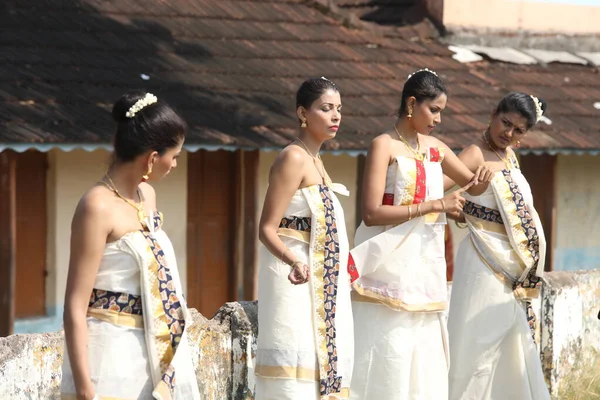 ケーララ州伝統民俗舞踊家ムンナル インド2021年4月25日 — ストック写真