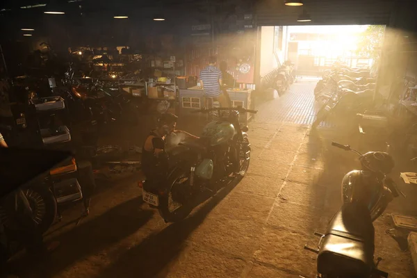 Motor Bike Mechanic Shed — Stock Photo, Image