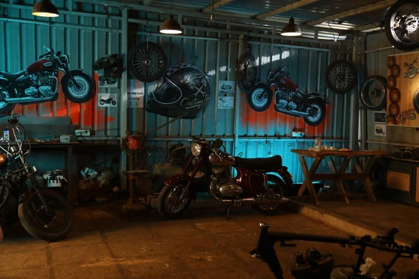 Motor Bike Mechanic Shed — Stock Photo, Image