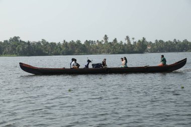 Teknedeki balıkçılar