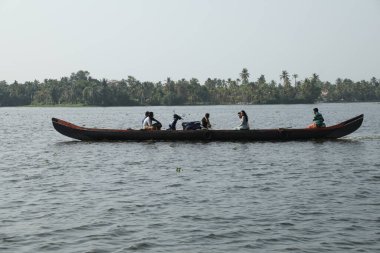 Teknedeki balıkçılar