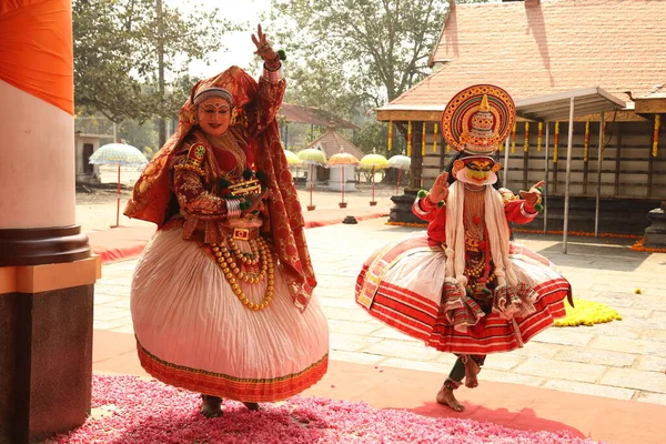 Geleneksel Halk Dansçısı Kerala Hindistan