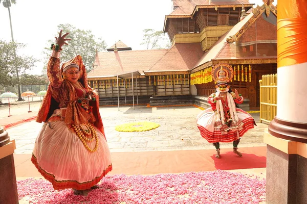 Traditionelle Volkstänzerin Kerala Indien — Stockfoto