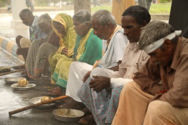 Hyderabad yolunda dilenciler 25 Nisan 2021