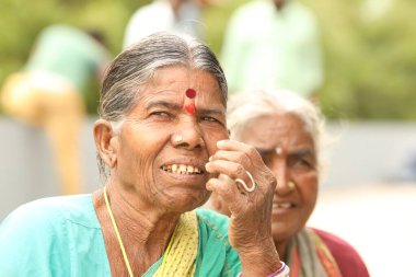 Hyderabad yolunda dilenciler 25 Nisan 2021