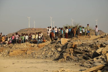 Hint Kırsal Halkı izliyor