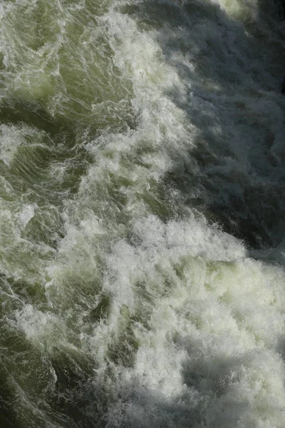 Barajda Kesiyor — Stok fotoğraf