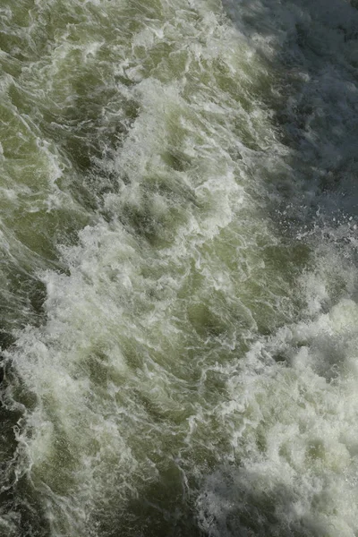 Water Slashes Dam — Stockfoto