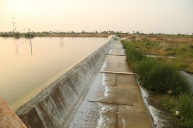 Gün içinde su düşer Işık