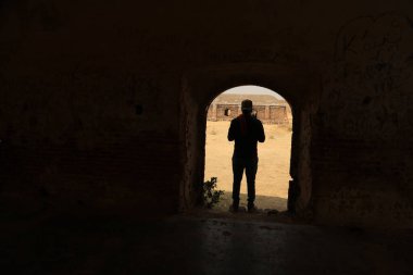 Doğada dansçı silueti