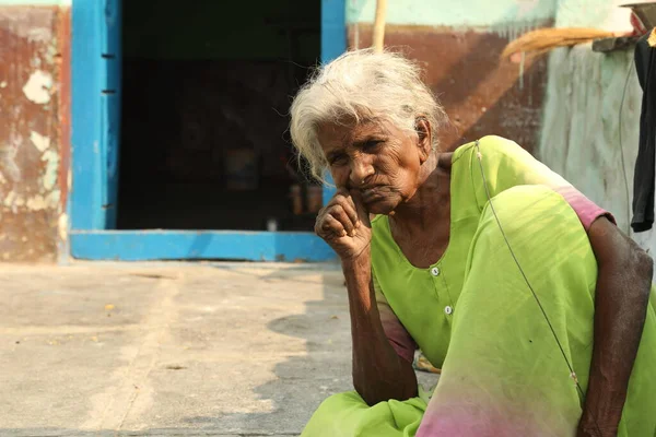2021年4月25日印度海得拉巴农村老年妇女 — 图库照片