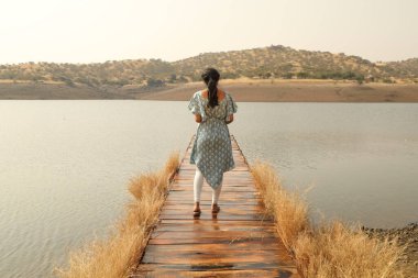 Doğada dansçı silueti