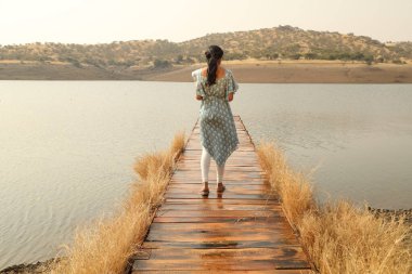 Doğada dansçı silueti