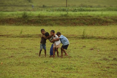 Hint Kabilesi, 25 Mart 2021 'de Araku Vadisi Hindistan kırsal bölgesini izliyor.