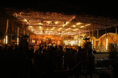 Fonksiyondaki İnsanların Silueti