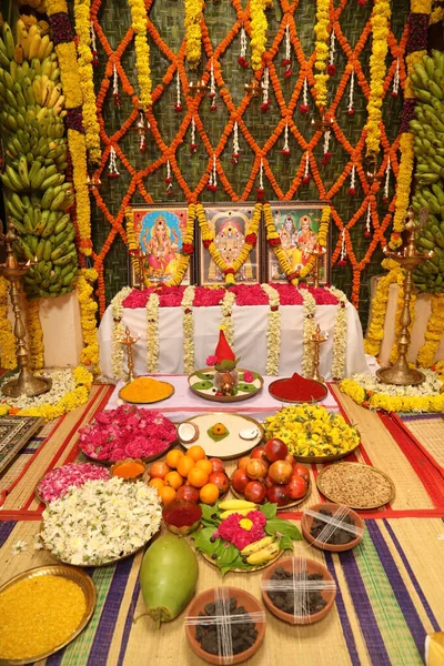 Traditional Hindu Prayer Arrangement — Stock Photo, Image