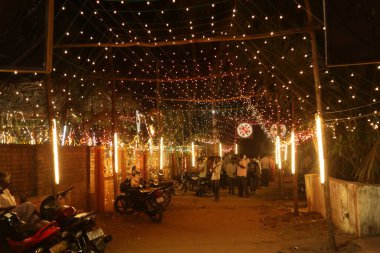 Binadaki Işıklar Dekorasyonu