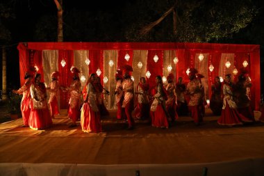 Hintli Dansçılar Hyderabad kılığında Hindistan 25 Mart 2021