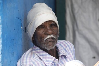 Ev Haydarabad 'daki Hintli Yaşlı Adam 25 Nisan 2021